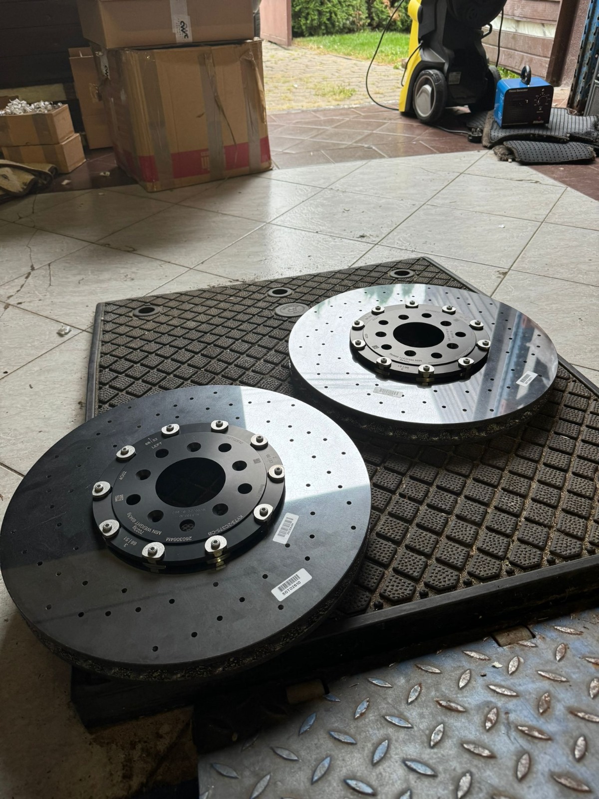 ceramic brake disc1.jpeg