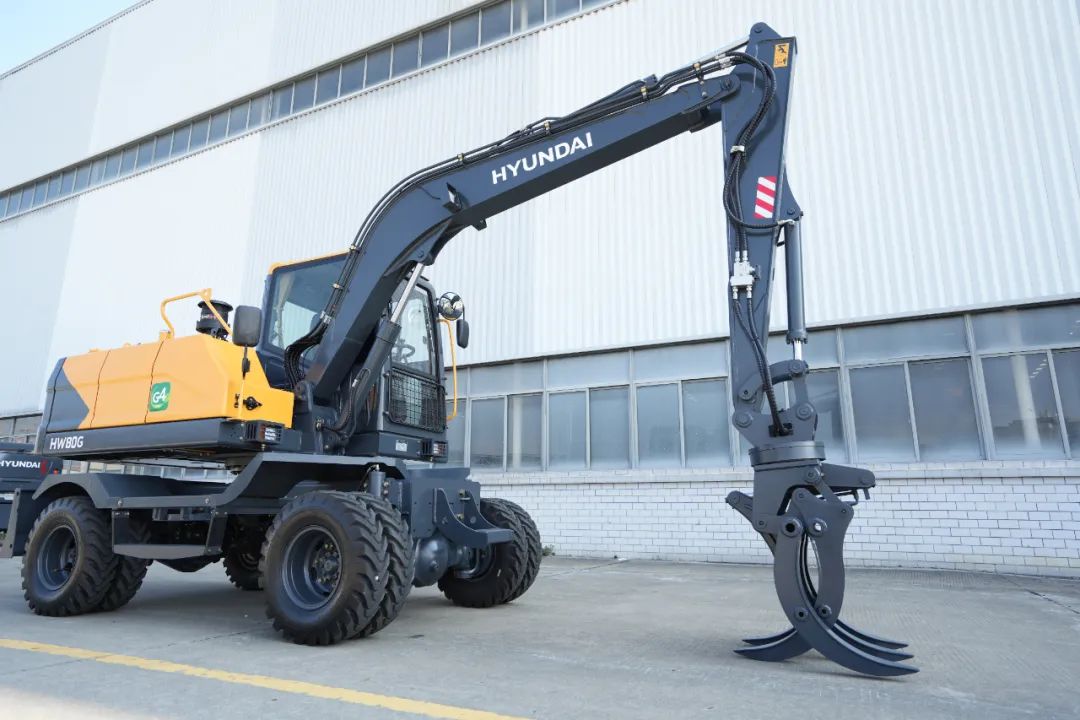 hyundai excavator.jpeg